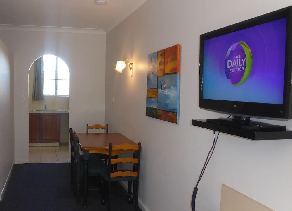 Tower Court Motel - Adults Only Haven Χέρβεϊ Μπέι Εξωτερικό φωτογραφία