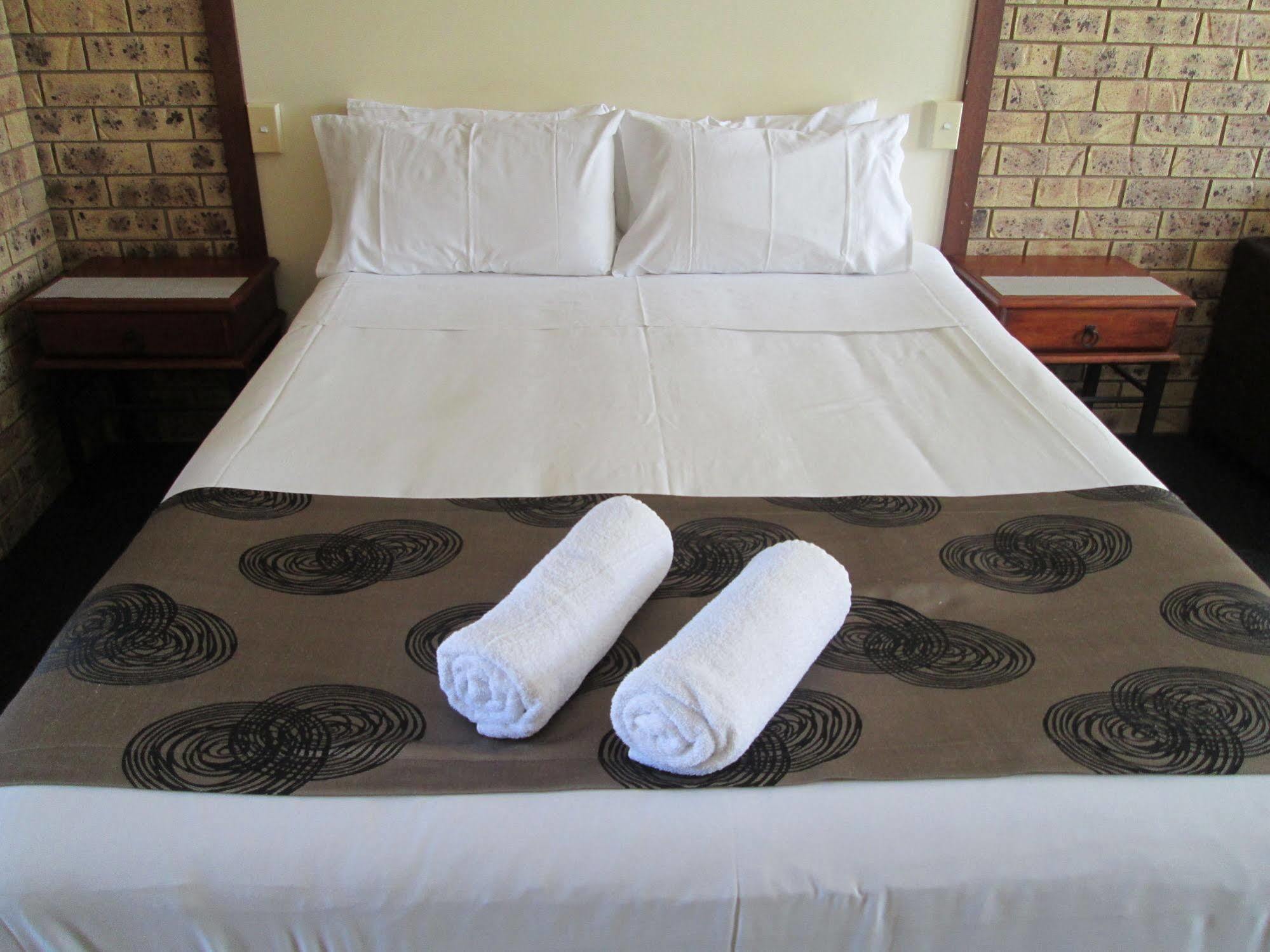 Tower Court Motel - Adults Only Haven Χέρβεϊ Μπέι Εξωτερικό φωτογραφία