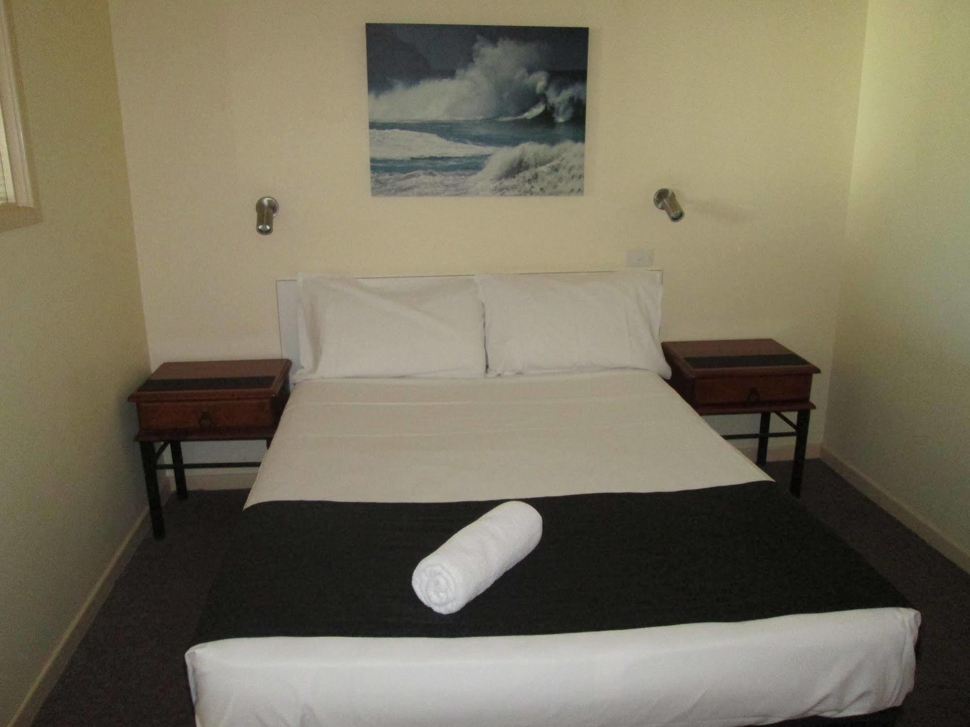 Tower Court Motel - Adults Only Haven Χέρβεϊ Μπέι Εξωτερικό φωτογραφία