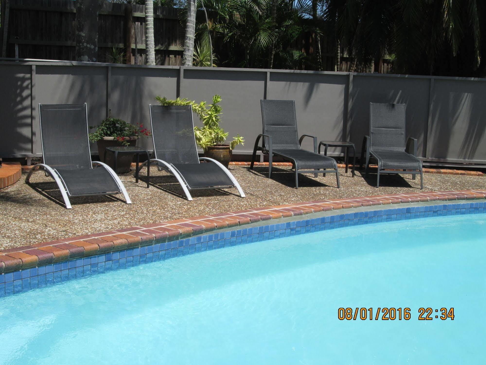 Tower Court Motel - Adults Only Haven Χέρβεϊ Μπέι Εξωτερικό φωτογραφία