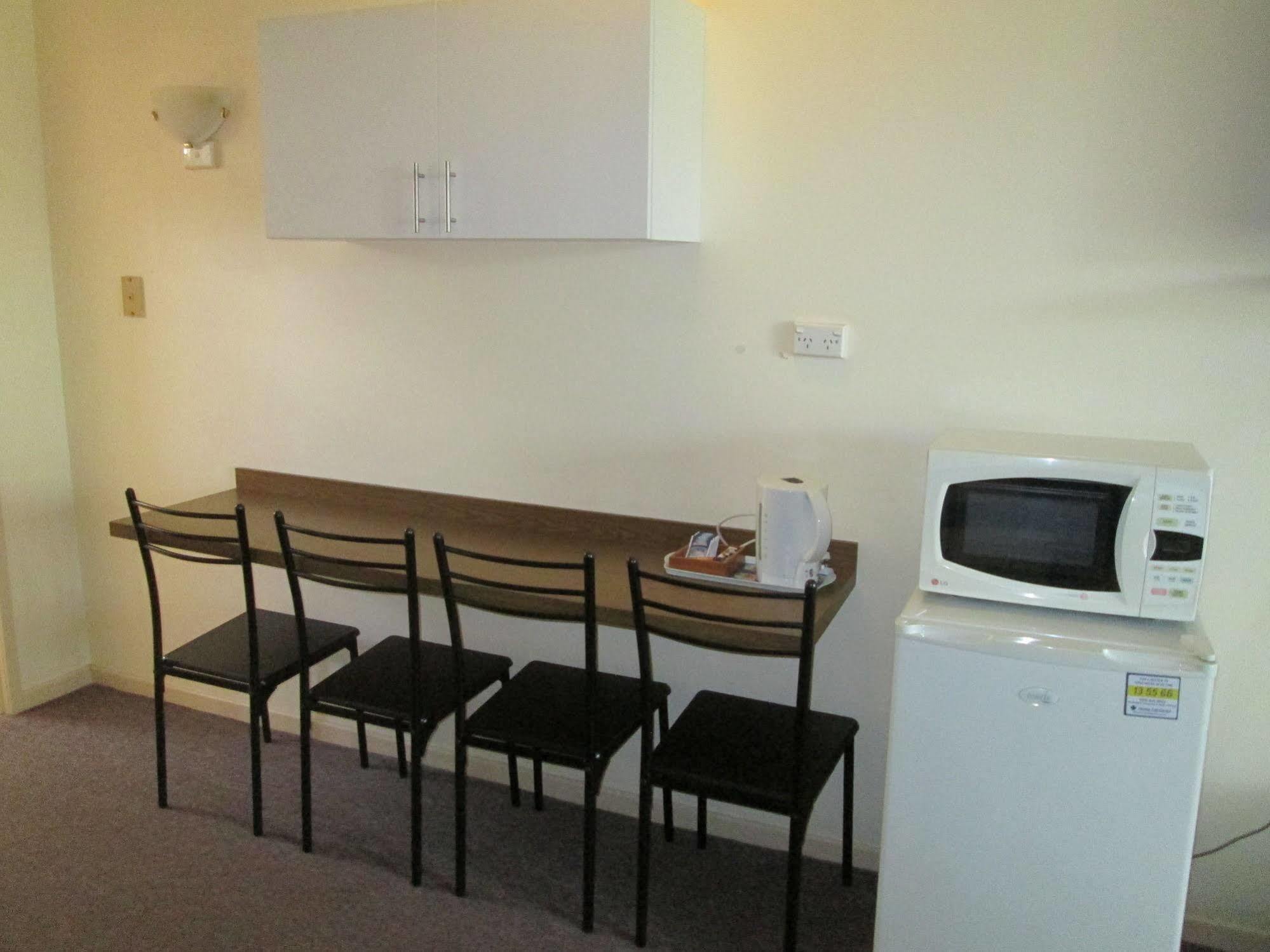Tower Court Motel - Adults Only Haven Χέρβεϊ Μπέι Εξωτερικό φωτογραφία