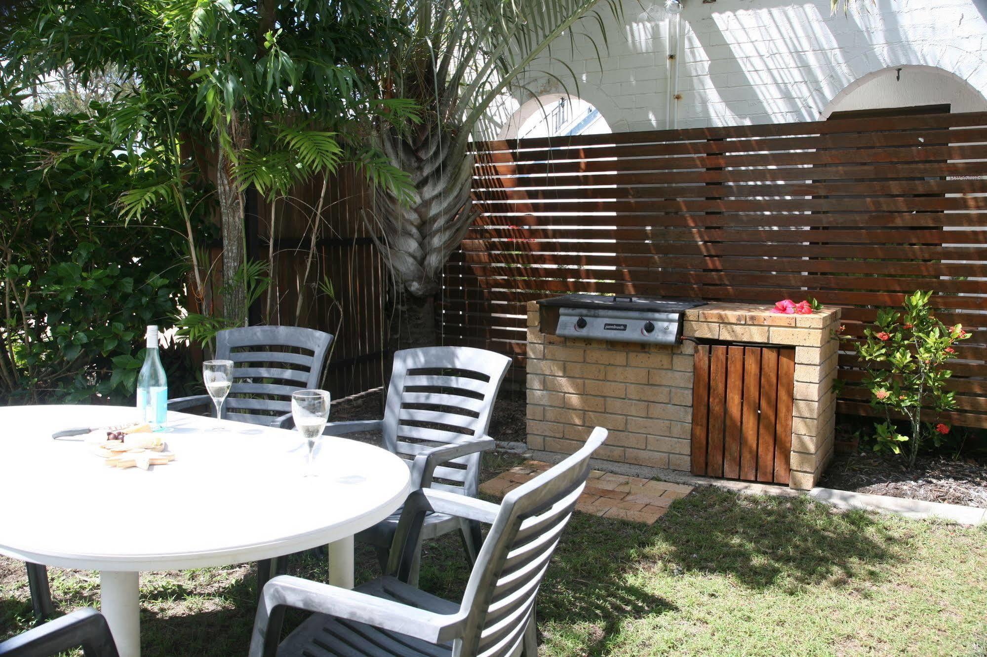 Tower Court Motel - Adults Only Haven Χέρβεϊ Μπέι Εξωτερικό φωτογραφία