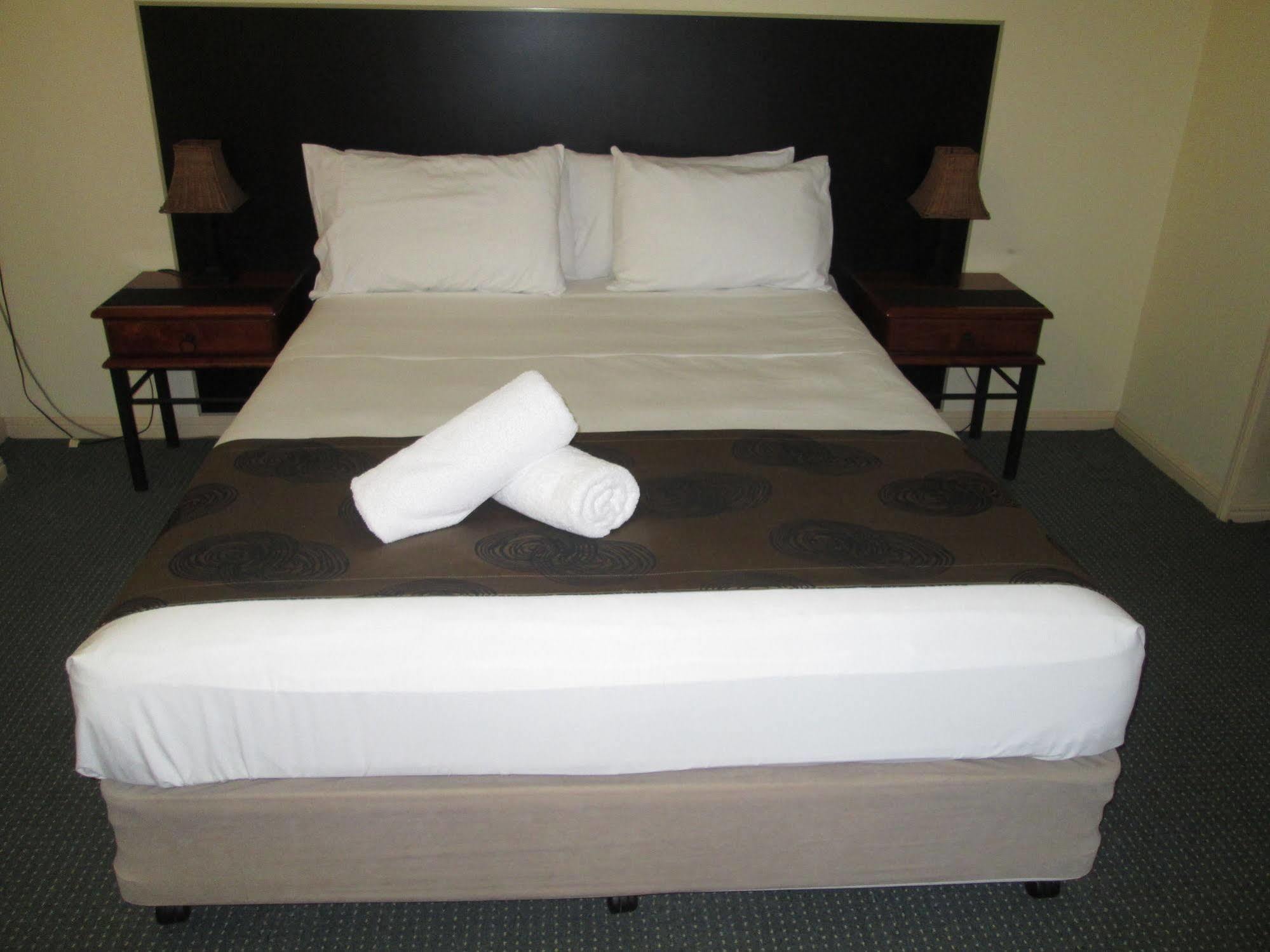 Tower Court Motel - Adults Only Haven Χέρβεϊ Μπέι Εξωτερικό φωτογραφία