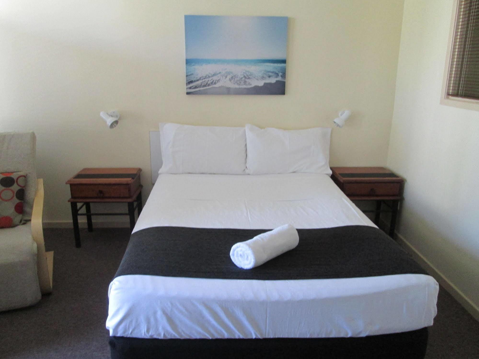 Tower Court Motel - Adults Only Haven Χέρβεϊ Μπέι Εξωτερικό φωτογραφία