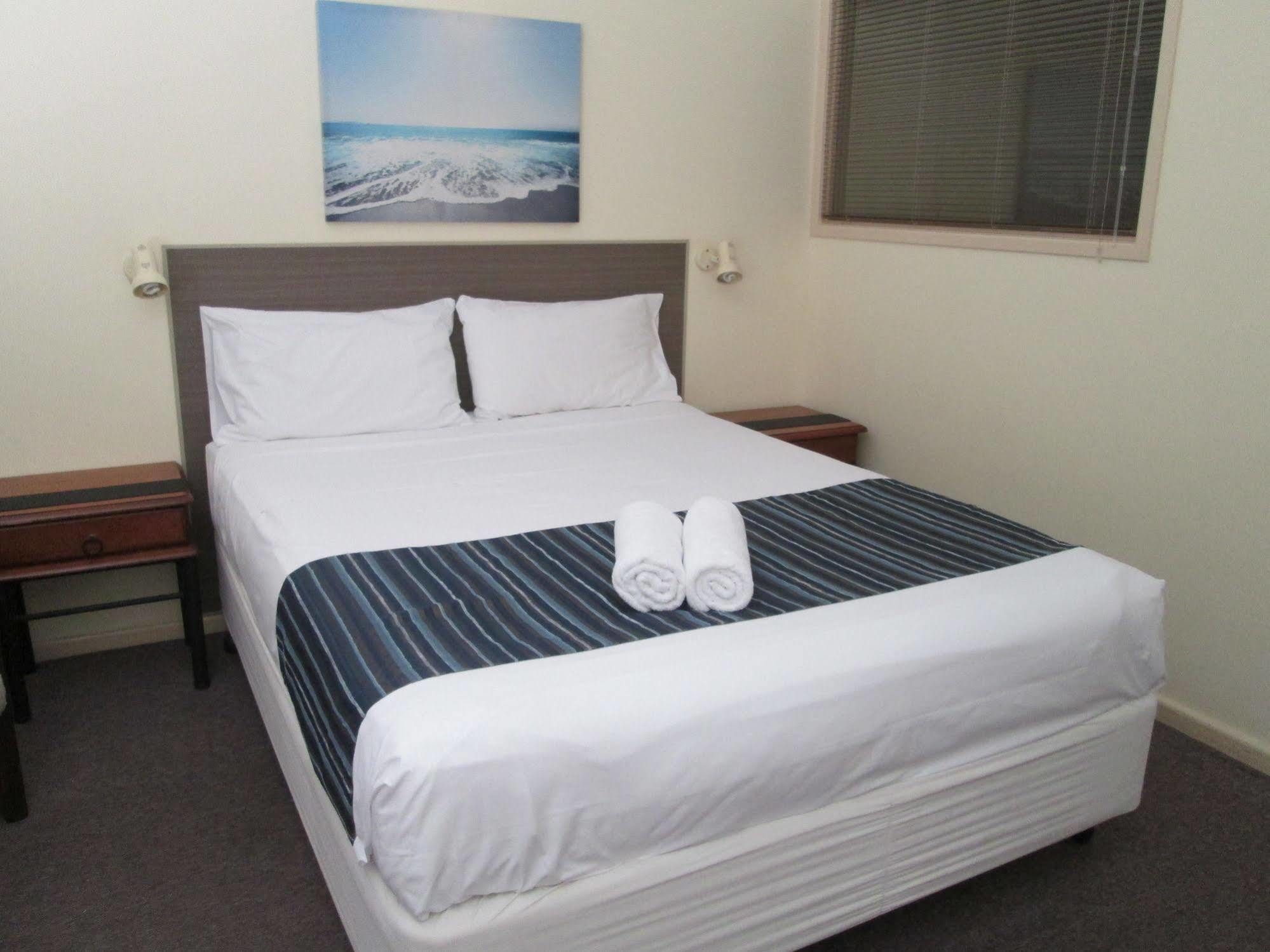 Tower Court Motel - Adults Only Haven Χέρβεϊ Μπέι Εξωτερικό φωτογραφία